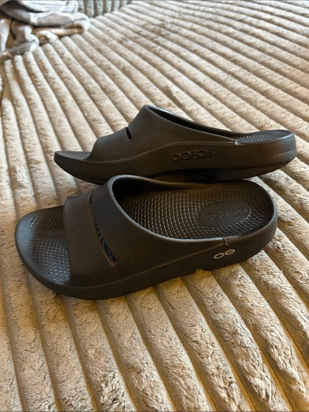 OOFOS OOahh Slide Sandals Men’s 4 Women’s 6 Good Condition Unisex